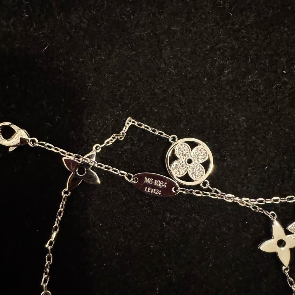 Louis Vuitton Etched Silver Monogram Crystal M6 1084 LE1124 Necklace - Picture 5 of 8